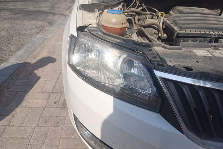 Used Skoda Rapid 2016 1.6L Manual Trend Edition Right Front Headlight