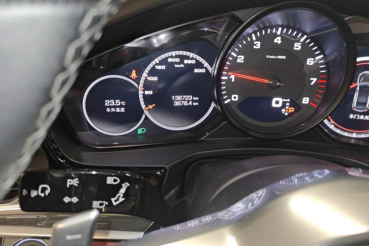 Used Porsche Panamera 2019 Panamera 2.9T Odometer Close Up