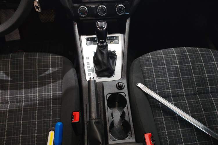 Used Skoda Octavia 2019 1.5L Automatic SmartDrive Comfort Edition China VI Standard
