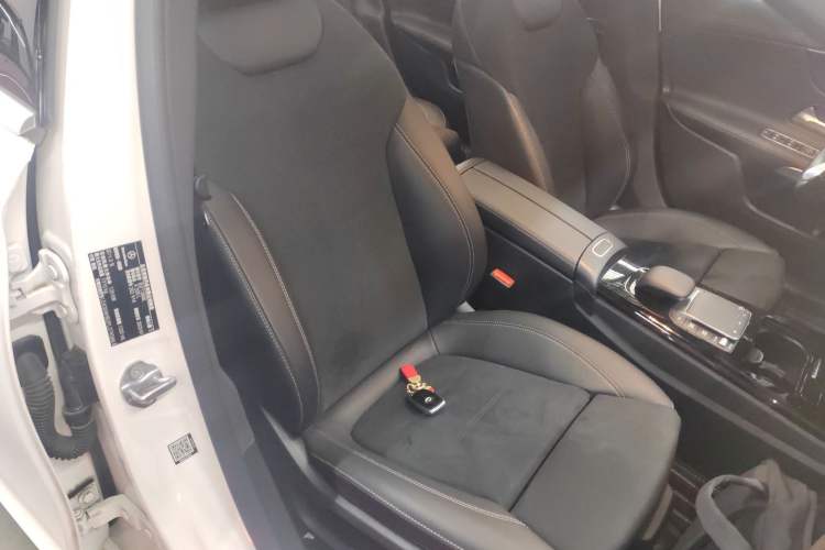 Used Mercedes-Benz A-Class 2022 Revised Version A 200 L Sport Sedan Fashionable Style Right Front Seat