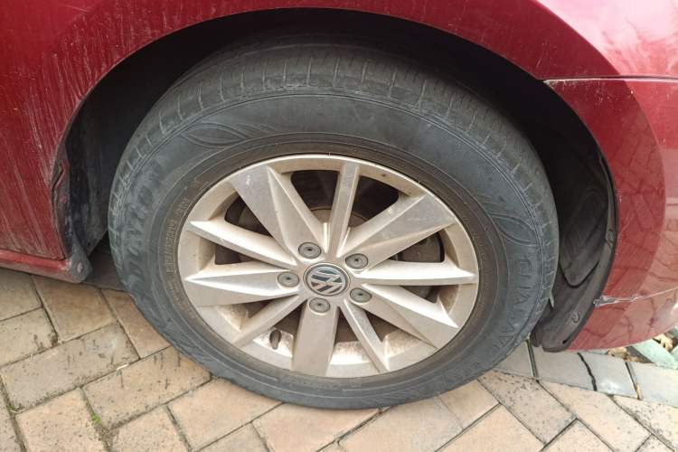 Used Volkswagen Golf 2016 1.6L Automatic Fashion Model Right Front Wheel Hub