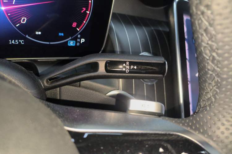 Used Mercedes-Benz GLC 2023 GLC 300 L 4MATIC Dynamic Edition 5-seater Gear Lever