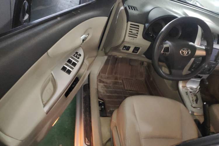 Used Toyota Corolla 2013 Special Edition 1.8L CVT ZhiKu GL-i Driver Seat