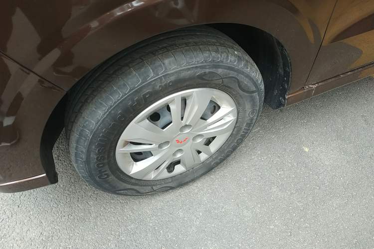 Used Wuling Hongguang 2021 1.5L Revised S Standard Version with Electric Power Steering LAR Left Front Wheel Hub