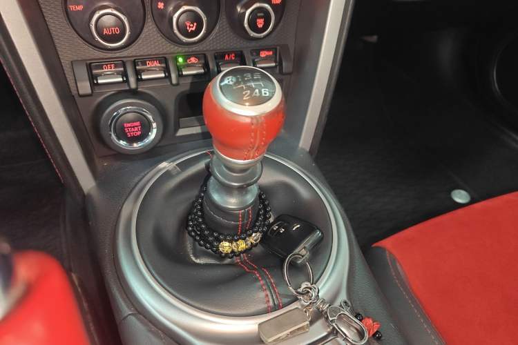 Used Toyota 86 2013 2.0L Manual Luxury Version
