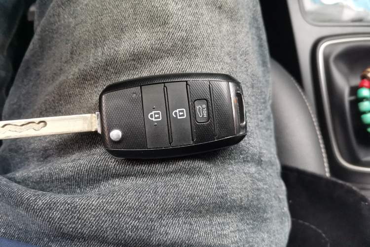 Used Kia K2 2017 Sedan 1.4L Manual Transmission 15th Anniversary Special Edition GLS Vehicle Key