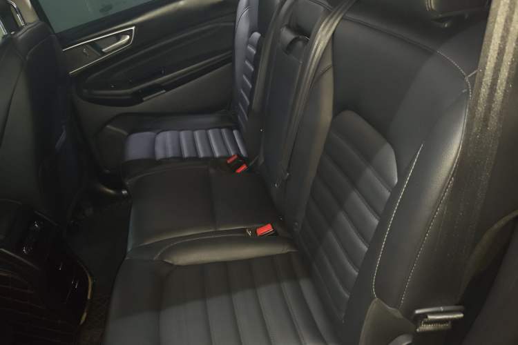 Used Ford Edge 2018 EcoBoost 245 Two-Wheel-Drive Titanium 7-Seater China VI Standard Left Rear Seat