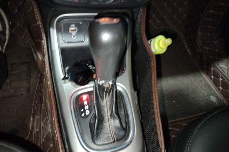 Used Jeep Compass 2019 200T Automatic Enjoyment - Connected Large Screen Version Gear Lever