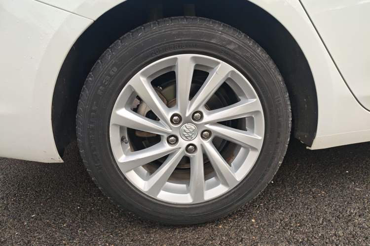 Used Buick Verano 2015 Sedan 15S Automatic Leading Model Right Rear Wheel Hub