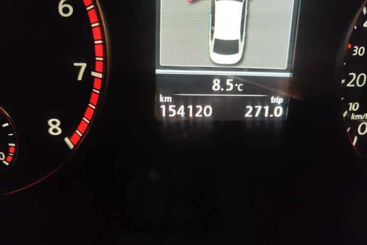 Used Volkswagen Passat 2013 2.0 TSI DSG Ultimate Edition Odometer Close Up