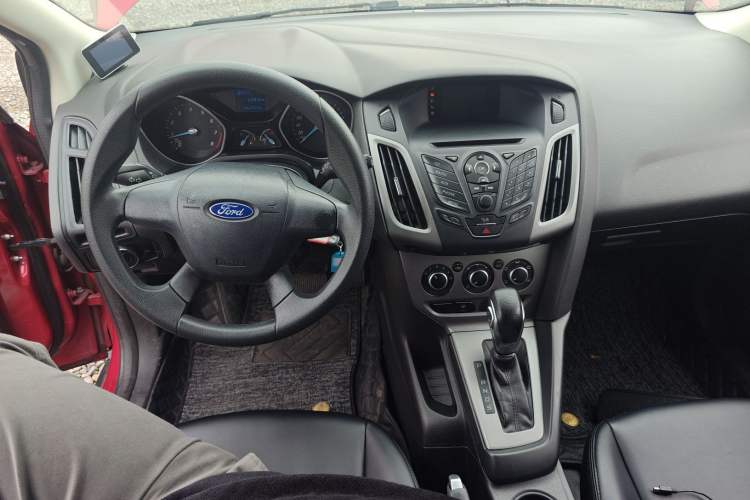 Used Ford Focus 2012 Hatchback 1.6L Automatic Comfort Model Center Console
