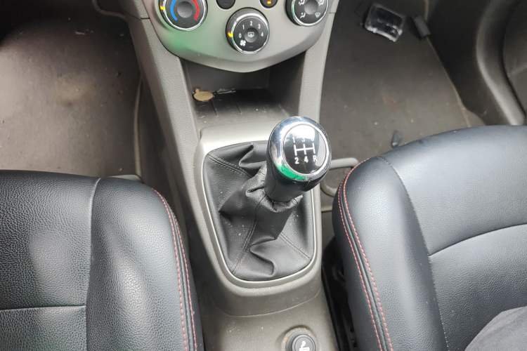 Used Chevrolet Aveo Sonic 2011 Sedan 1.4L MT SL Gear Lever