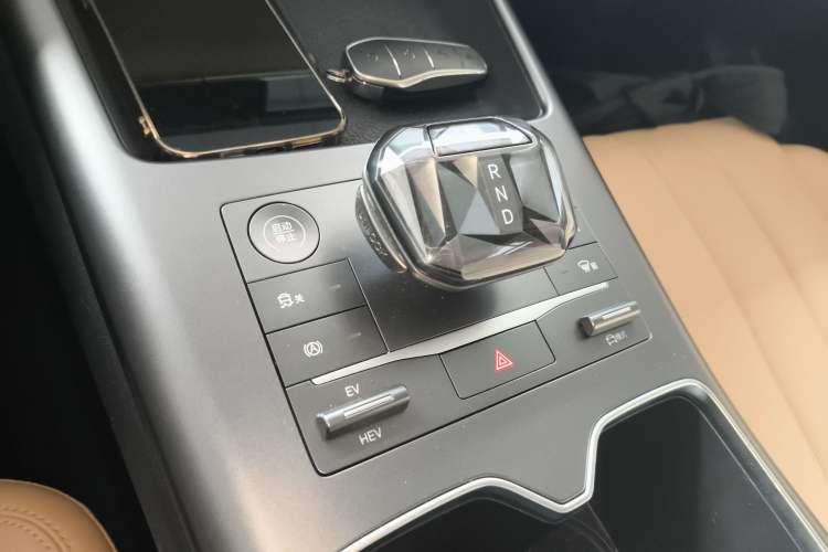 Used BYD Song Pro New Energy 2025 Second-Generation DM-i 75KM Leading Edition Gear Lever