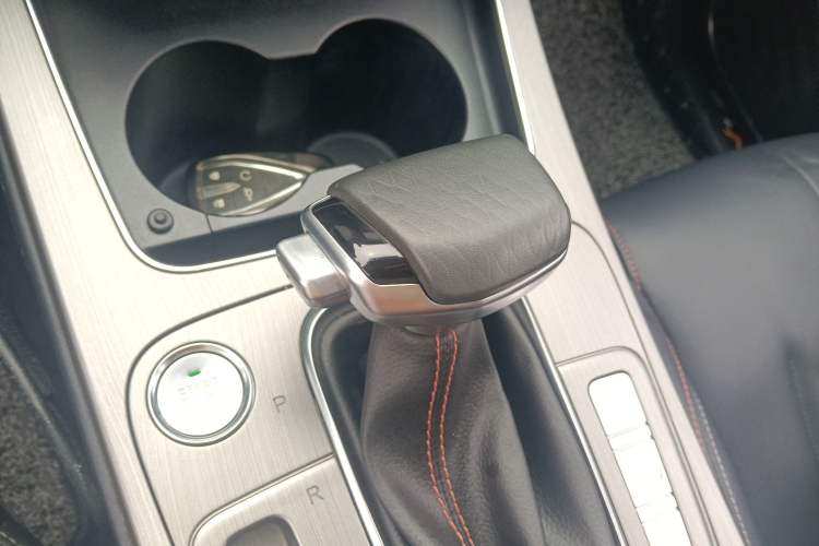 Used CHANGAN OSHAN X7 2020 1.5T Automatic Luxury Version Gear Lever