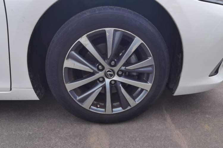 Used Lexus ES 2020 200 Excellence Edition Right Front Wheel Hub