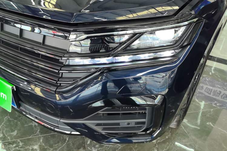 Used Volkswagen Touareg 2021 3.0 TSI Luxury Edition Black Diamond Sport Package Left Front Headlight