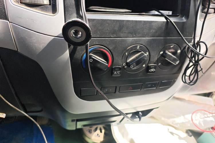 Used King Long Golden Way 2015 2.0L Value-Packed Practical Version 4G21B