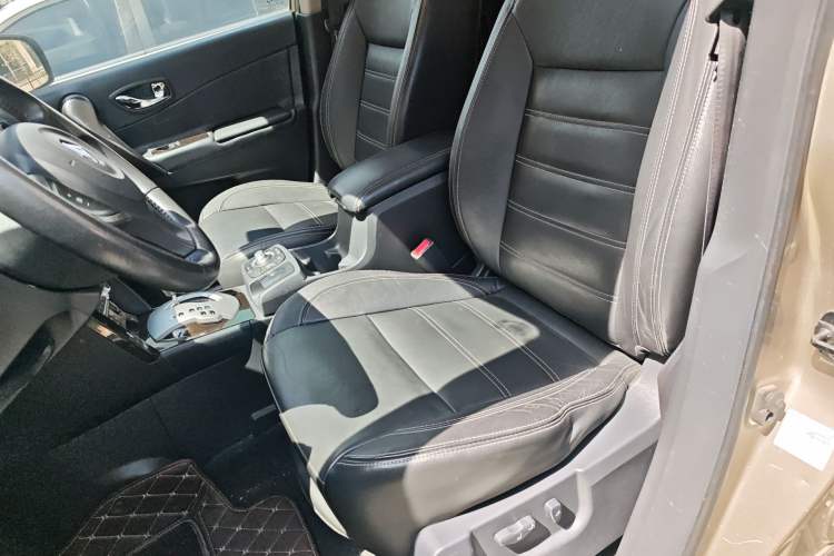 Used Renault Koleos 2012 2.5L Two-Wheel Drive Comfort Edition with Navigation