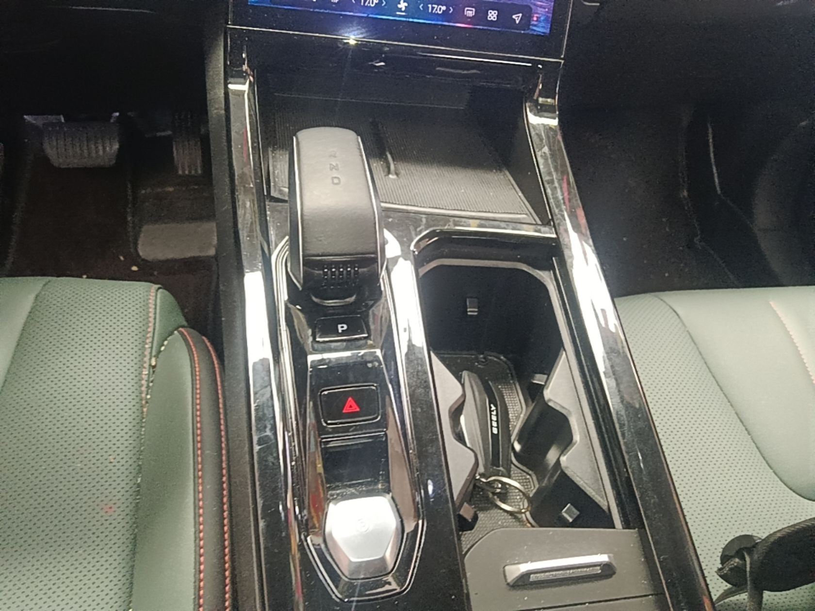Geely Auto Emgrand X7 Sport 2024 1.5TD Dragon Edition — снимка 16