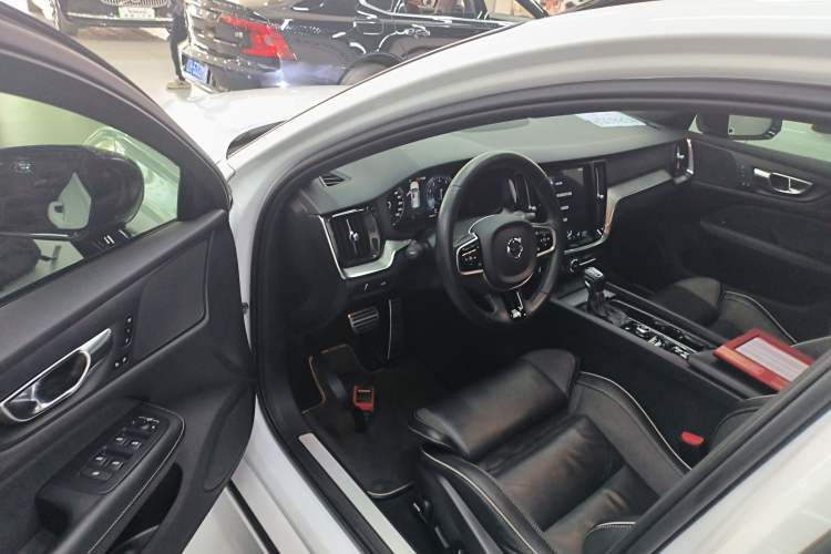 Used Volvo V60 2020 T5 Zhiyuan Sport Edition
