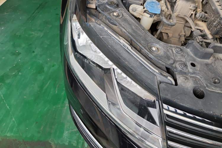 Used Volkswagen Lavida 2015 1.6L Automatic Comfort Edition Right Front Headlight