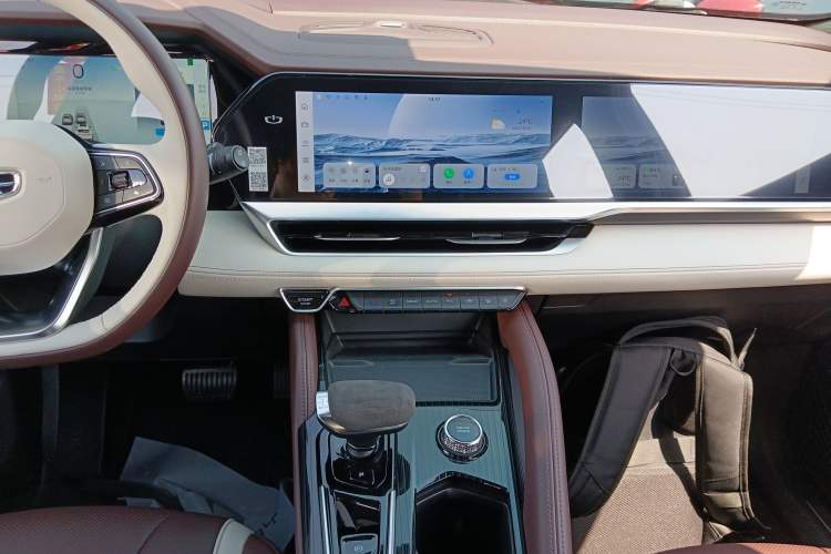 Used Geely Auto Monjaro L 2021 2.0TD DCT EVO Two-Wheel Drive Smart Luxury Version Audio And AC Panel