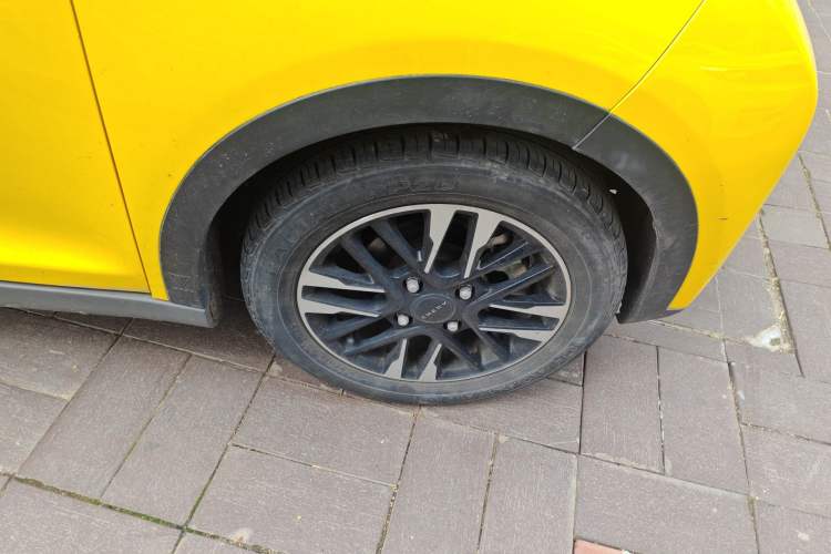 Used Chery QQ Little Ant 2022 Sweet Pink Edition Half-Sugar Version 3-Cell Lithium 30kW 301km Right Front Wheel Hub