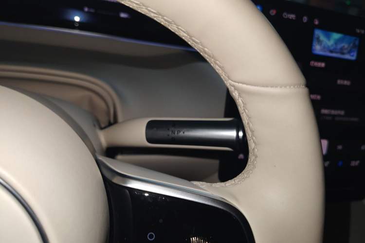 Used Hima Luxeed R7 2024 All-Electric 802 km Max Gear Lever