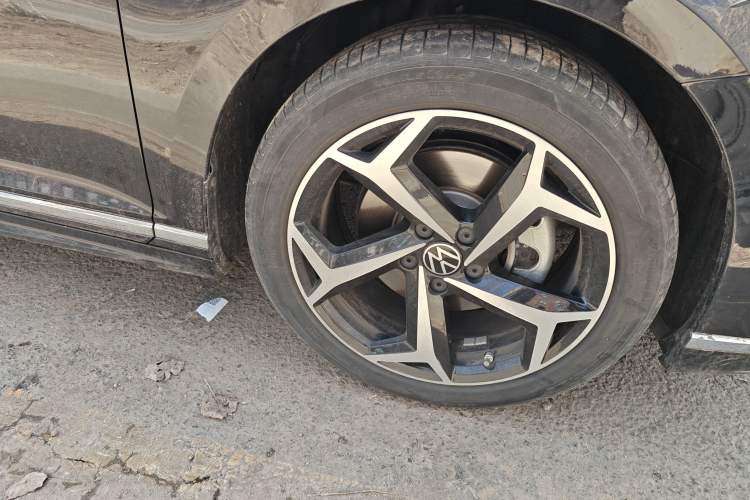 Used Volkswagen Magotan 2024 2 Million Units Zhongxiang Version 330TSI DSG Luxury Edition