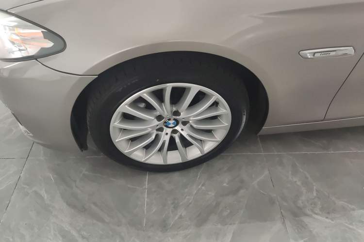 Used BMW 5 Series 2014 525Li Luxury Design Package Left Front Wheel Hub