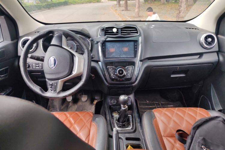 Used SWM X3 2017 1.6L Manual Fashion Model Center Console