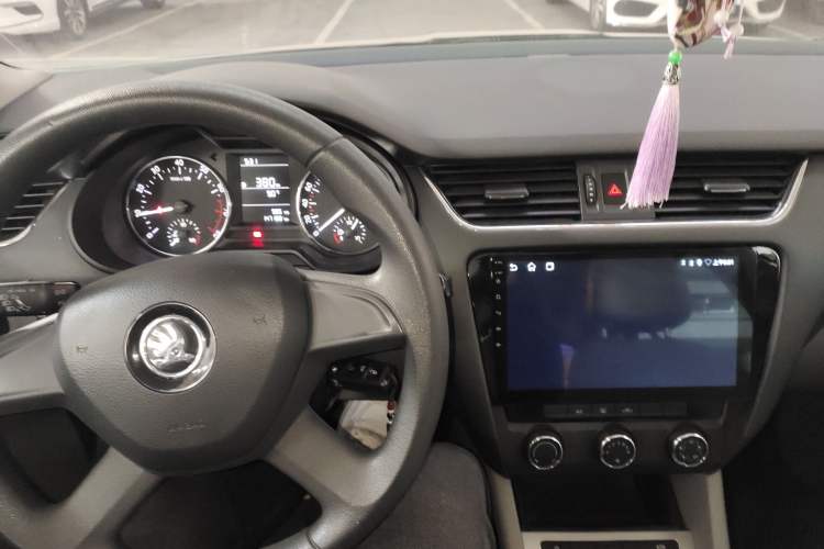 Used Skoda Octavia 2015 1.6L Manual Yijie Edition
