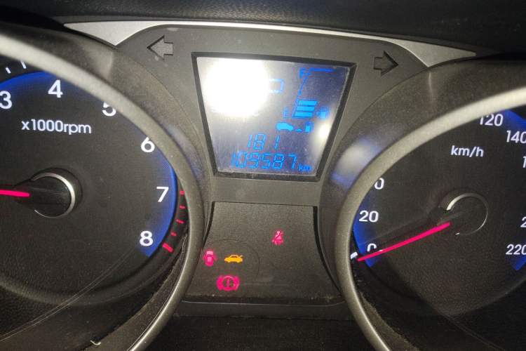 Used Hyundai ix35 2013 2.0L Automatic Two-Wheel Drive Smart GLS China IV Standard Odometer Close Up