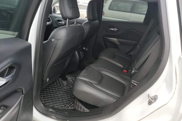 Used Jeep Cherokee 2020 2.0T Two-Wheel Drive Leading Edition