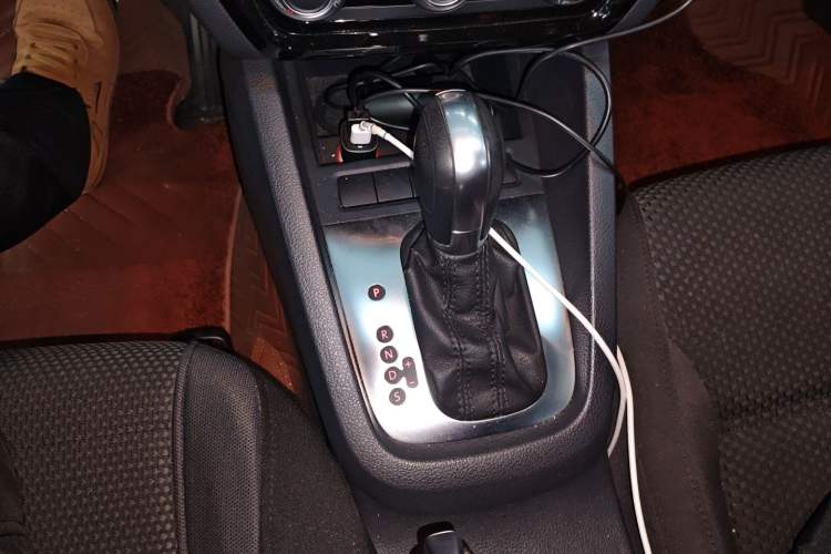 Used Volkswagen Sagitar 2014 Revised Version 1.6L Automatic Leading Edition Gear Lever