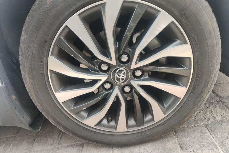 Used Toyota Corolla Hybrid E+ 2019 1.8L E-CVT Leading Edition Right Front Wheel Hub