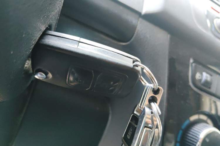 Used Skywell D07 Entrepreneur 2020 All-Electric Van Logistics Vehicle Standard Version with 41.21 kWh Lithium Iron Phosphate Battery