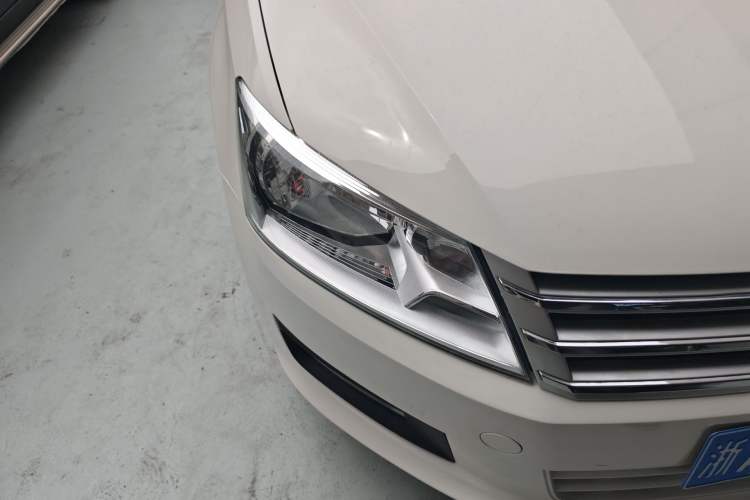 Used Volkswagen Santana 2015 1.6L Manual Comfort Edition Right Front Headlight