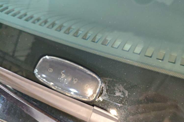 Used Denza D9 2022 DM-i 1040 Prestige Model