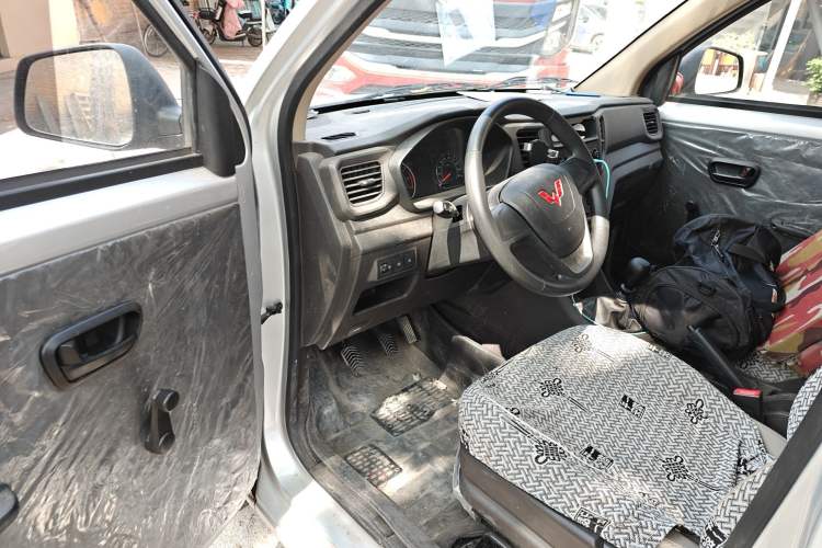 Used Wuling Hongguang V 2022 1.5L Jingqu Edition Electric-Assist LAR Driver Seat