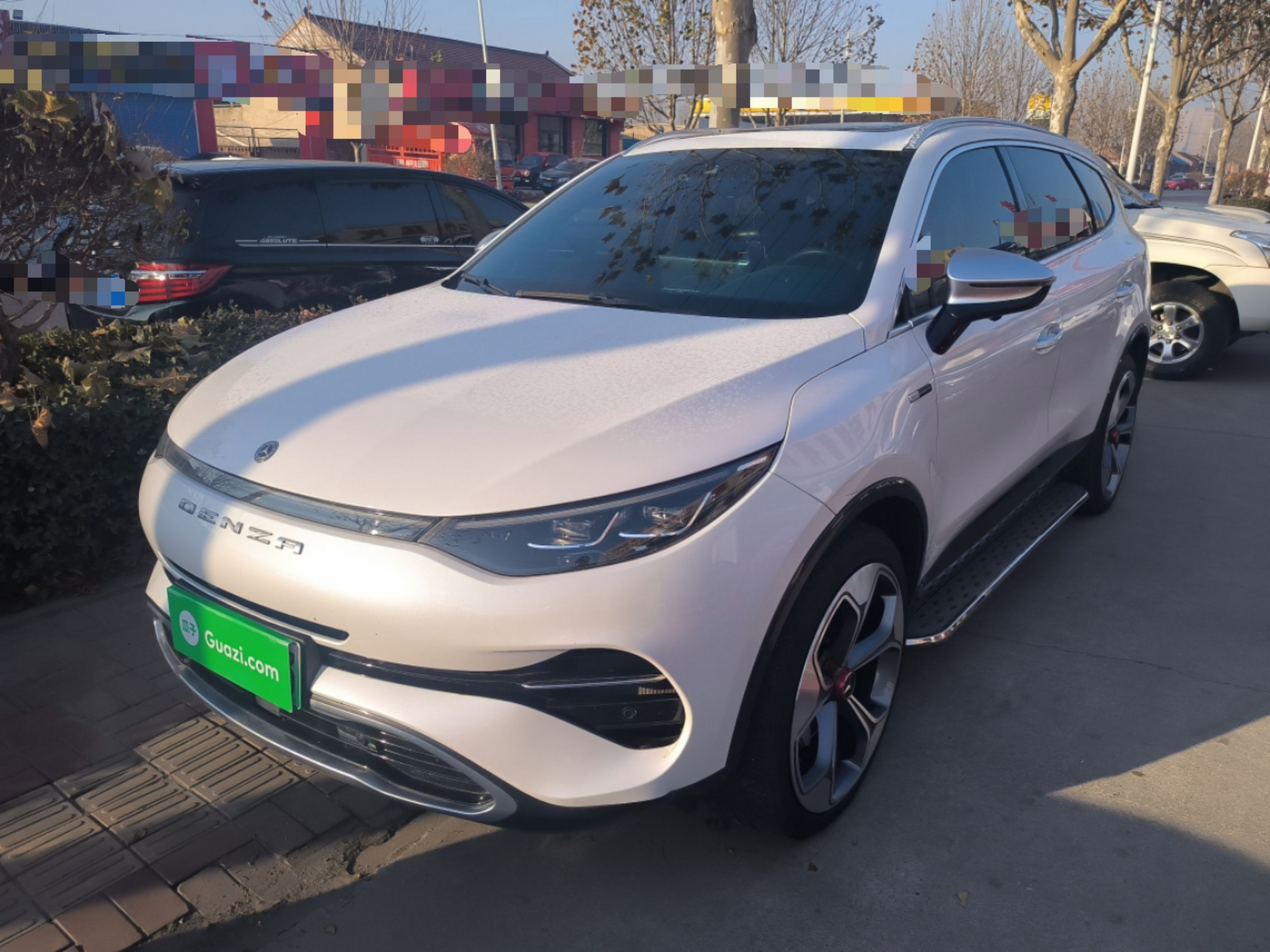 Под передней частью автомобиля