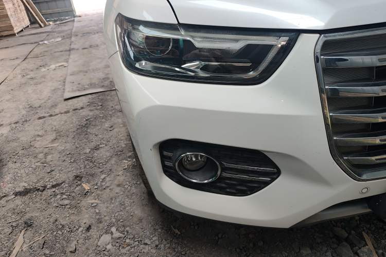 Used Haval H6 2017 Red Label 2.0T Automatic Two-Wheel Drive ZhiShang Model
