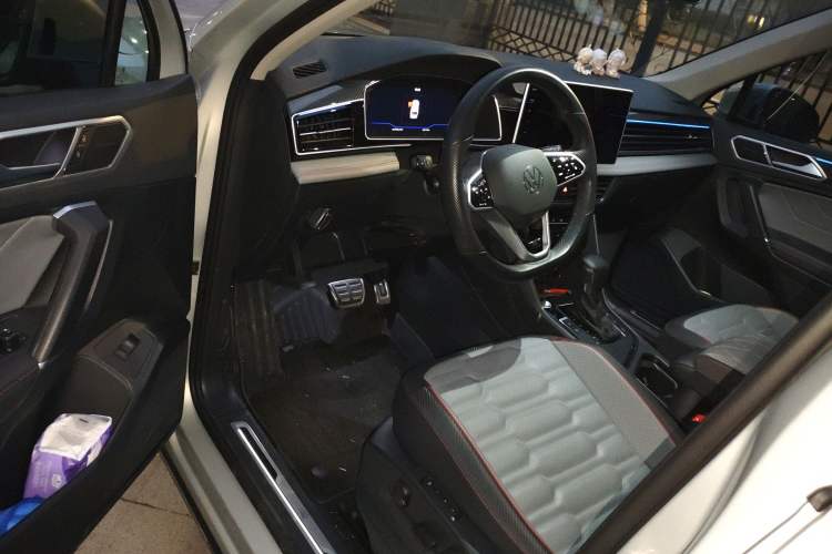 Used Volkswagen Tiguan L 2023 330TSI Automatic Two-Wheel Drive R-Line Flagship Edition Driver Seat