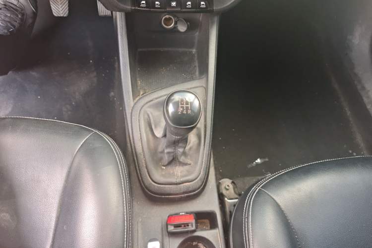 Used Hyundai Verna (older generation) 2017 1.4L Manual Refreshed Version China VI Standard Gear Lever