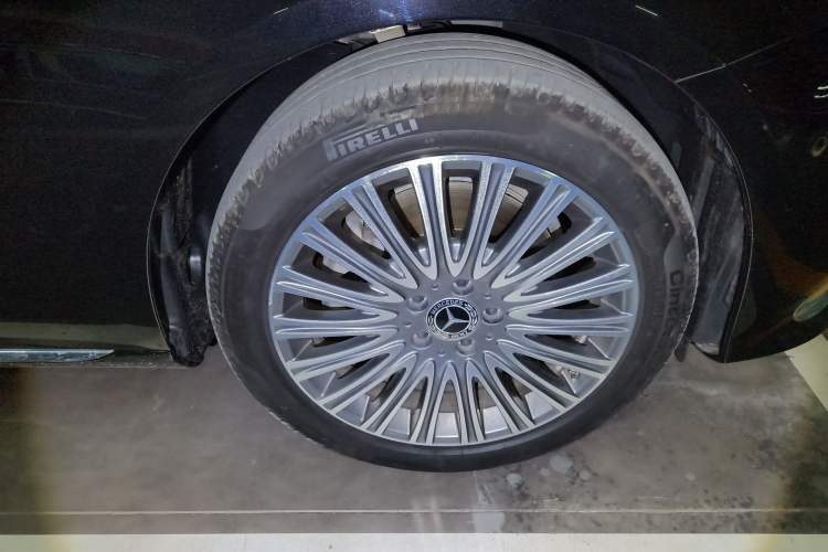 Used Mercedes-Benz E-Class 2022 Updated E 300 L Stylish Edition Right Front Wheel Hub