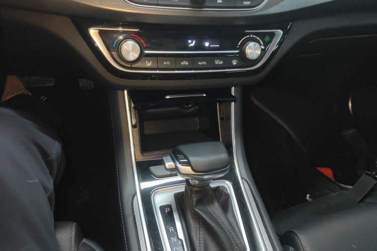 Used CHANGAN Ruicheng CC 2021 Blue Whale Edition 1.5T DCT Prestige Model Gear Lever