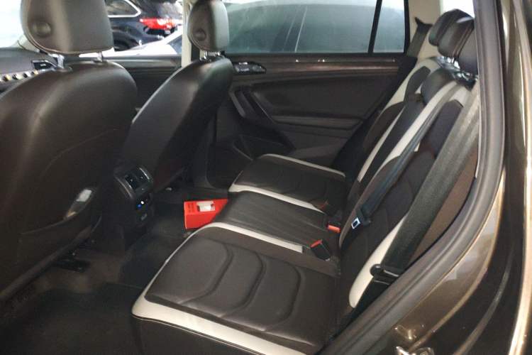 Used Volkswagen Tiguan L 2017 330TSI Automatic Two-Wheel Drive Luxury Edition Left Rear Seat