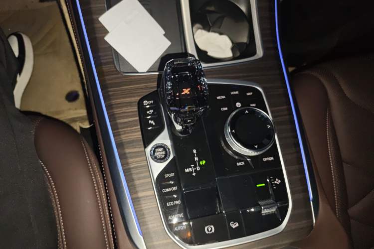 Used BMW X5 2022 xDrive 40Li Luxury Edition M Sport Package Gear Lever