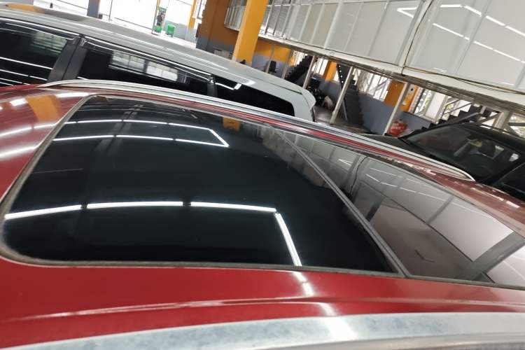 Used Suzuki S-Cross 2014 1.6L CVT Two-Wheel Drive Elite Version Roof