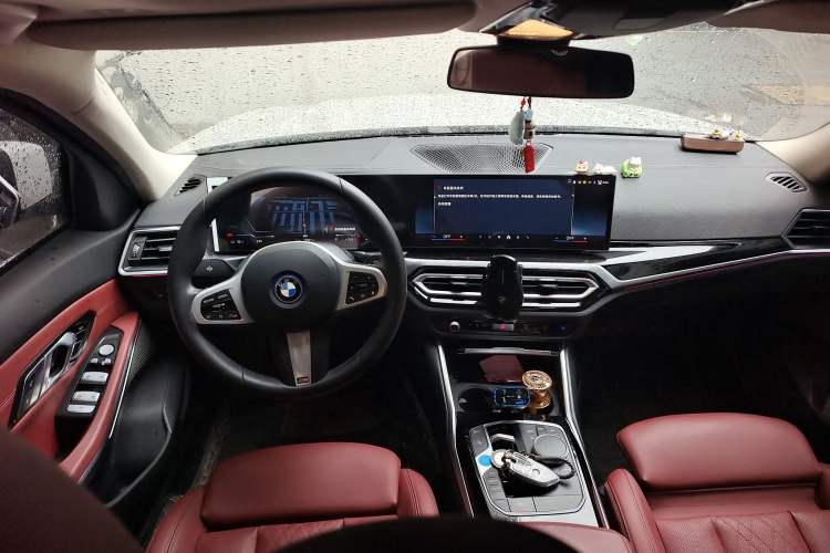 Used BMW i3 2024 eDrive 35 L
